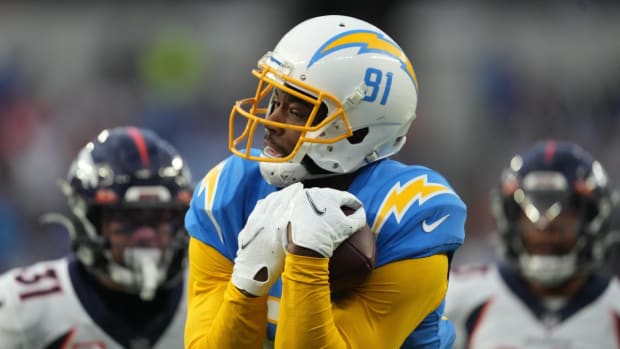 Jan 2, 2022; Inglewood, California, USA; Los Angeles Chargers wide receiver Mike Williams (81) catches a touchdown pass in the second half against the Denver Broncos at SoFi Stadium. Mandatory Credit: Kirby Lee-USA TODAY Sports